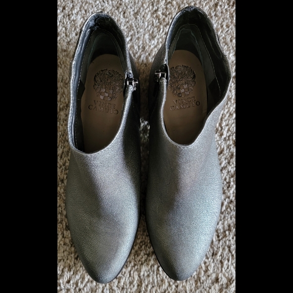 Brand New Women's Size 7 Vince Camuto Silver Metallic Leather Ankle Boots - Picture 6 of 8